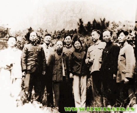 周恩来在庐山共产主义劳动大学视察