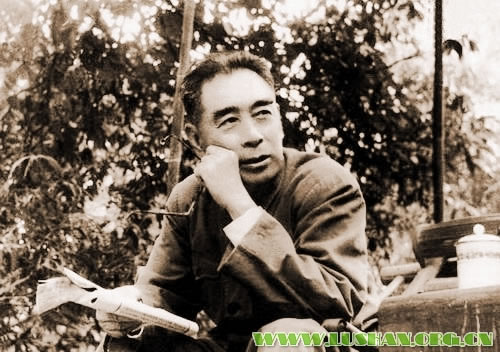 周恩来在观音桥看《庐山志》