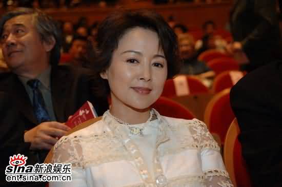 张瑜:我们这代人都清纯新庐山恋不会是山楂树