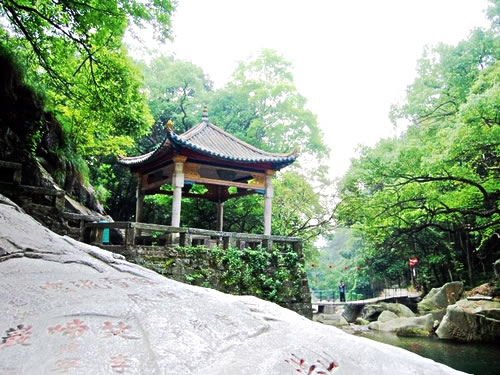 庐山秀峰漱玉亭