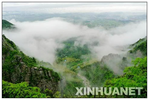 云雾笼罩的庐山石门涧景区