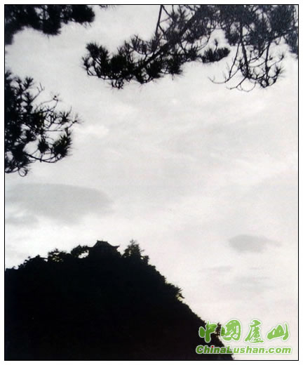 江青拍摄于1961年的摄影作品《庐山仙人洞》