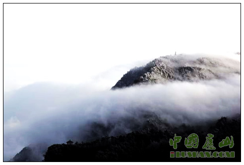 庐山出现美丽的云海景观