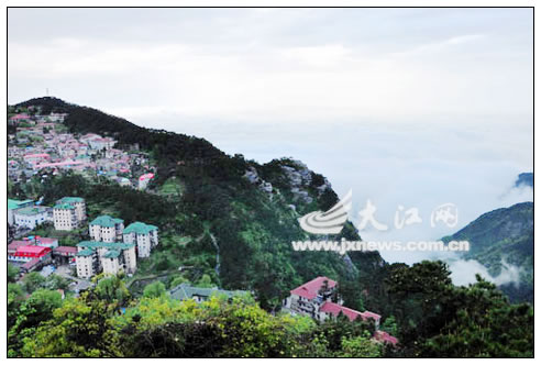 庐山登山索道在前期测绘 8分钟可登山每厢可坐30人