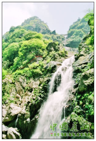 庐山石门涧瀑布 孟宪洪摄