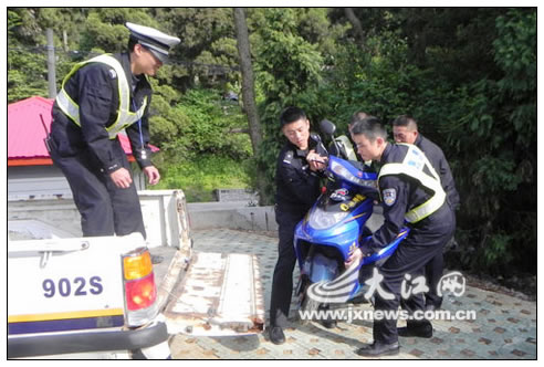 庐山交警坚守四大宣传阵地提升民众文明交通意识