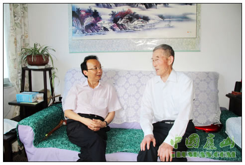 庐山管理局领导“七一”前夕走访慰问老党员、困难党员
