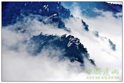 铁船峰雾绕 李敏摄