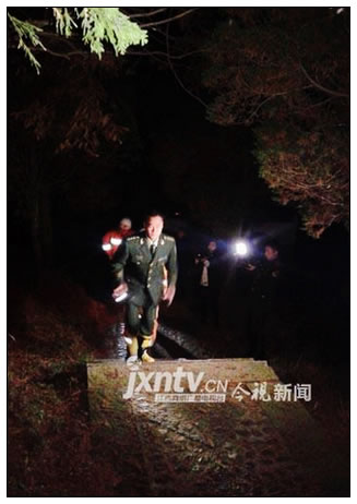 15名驴友被困庐山 九江消防展开11小时大营救