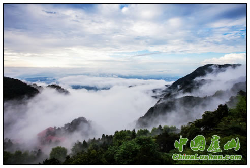 翠峦蒸云图 胡灵聪摄