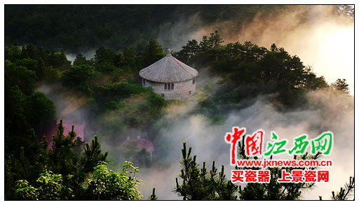 庐山云雾缭绕似仙境