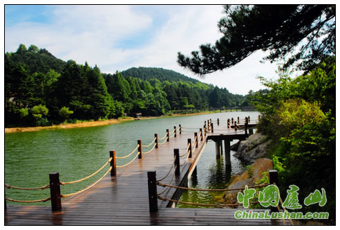 庐山如琴湖环湖栈道