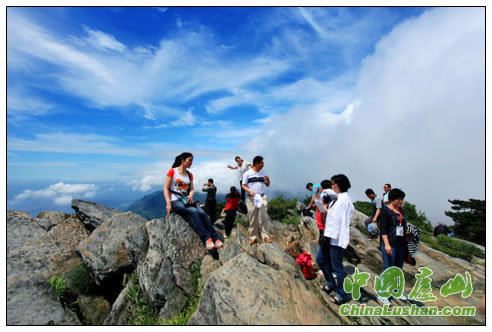旅游天地 殷锡翔摄