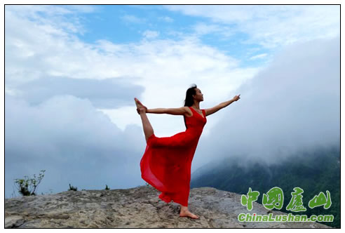 庐山美景佳人绝配醉倒摄影爱好者