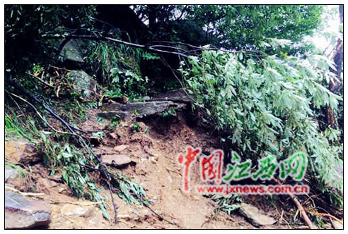 山洪冲毁庐山阳明古道 6名被困人员获救