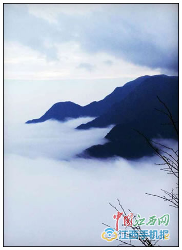 放晴后的庐山现云海奇观