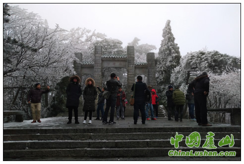 庐山迎来今冬第一场雪 庐山旅游进入“冬如玉”季节