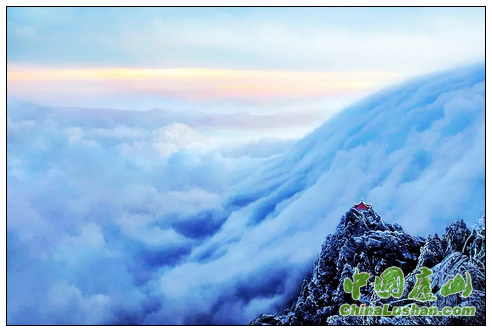 庐山瀑布云