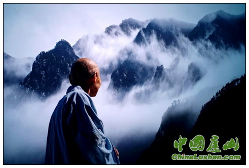 不识庐山真面目 只因云雾飘渺时