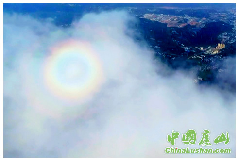 庐山无人机拍摄屡现佛光奇观