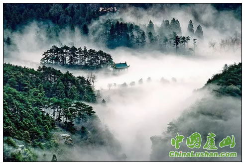 云雾如琴湖