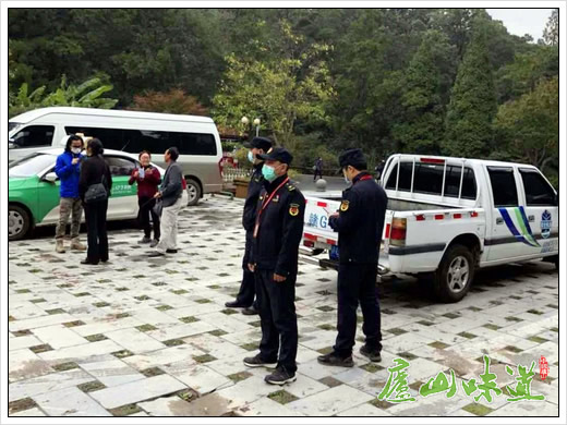 庐山执法人风雨无阻驻守一线为庐山旅游接待保驾护航