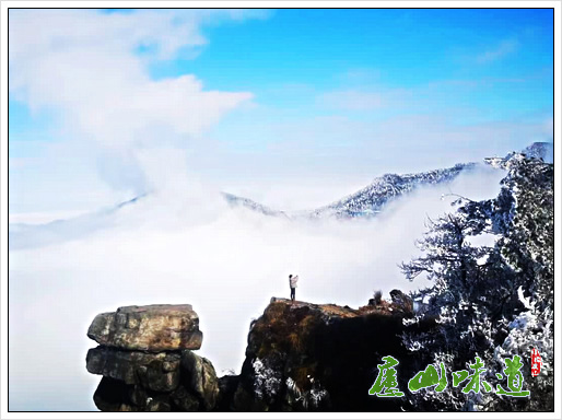 庐山:小年夜飘瑞雪 游客赏景醉