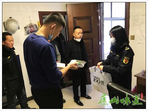 为各执法大队发放防疫物资