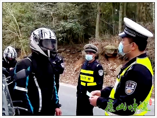 摩托车误入庐山景区 庐山交警人性化执法
