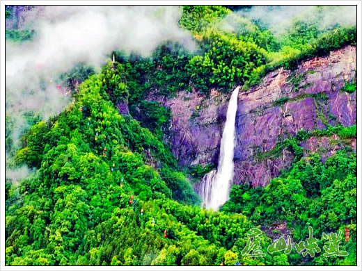 庐山天下悠:庐山秀峰景区骤雨初歇现壮阔瀑布美景